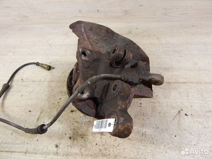 Кулак поворотный передний левый Opel Omega B