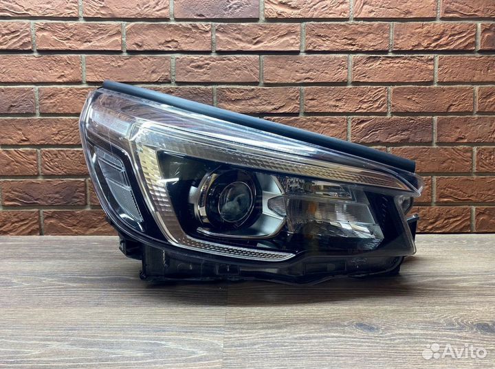 Фара правая Subaru Forester