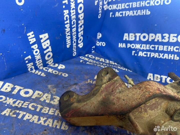 Кронштейн энергоаккумулятора. Renault Magnum