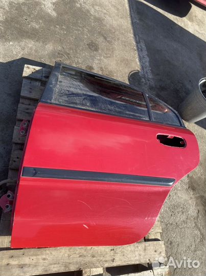 Задняя левая дверь mitsubishi carisma