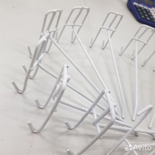 Крючок белый на решетку