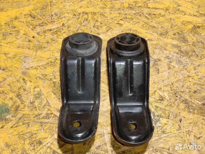 Кронштейн радиатора Opel Antara L07 A22DM 2013