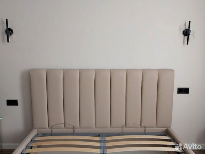 Кровать двухспальная с подьемным механизмом