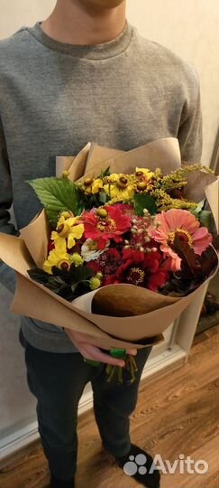 Букет к 1 сентября из сезонных цветов