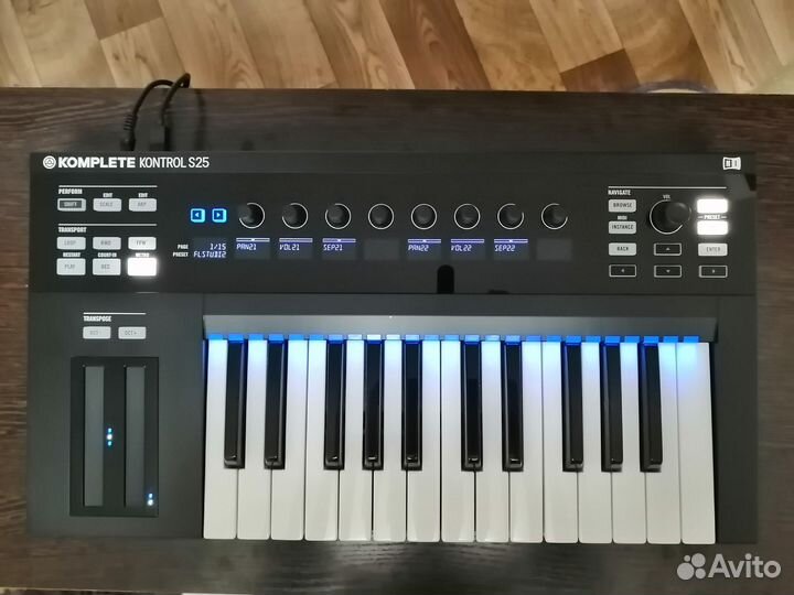 Native Instruments Komplete Kontrol S25