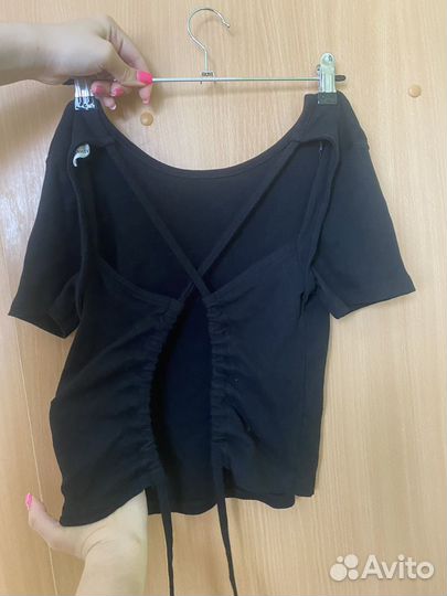 Футболка женская с открытой спиной. Размер L