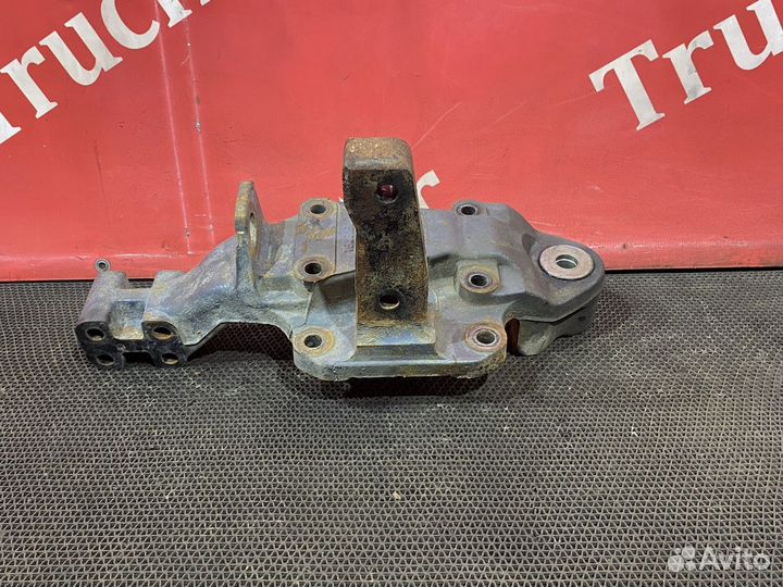 Кронштейн передней рессоры левый Daf XF105