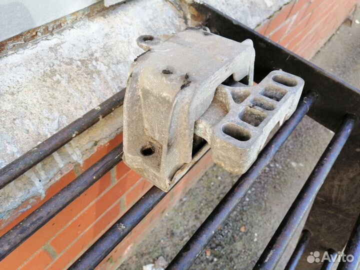 Опора двигателя правая Volkswagen