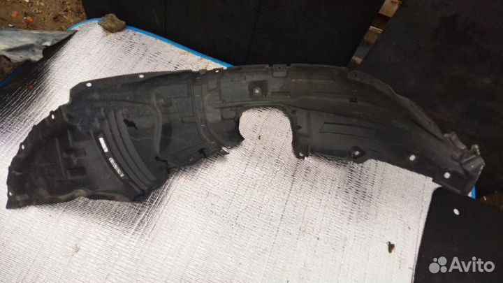 Подкрылок передний правый Mazda Axela BK5P