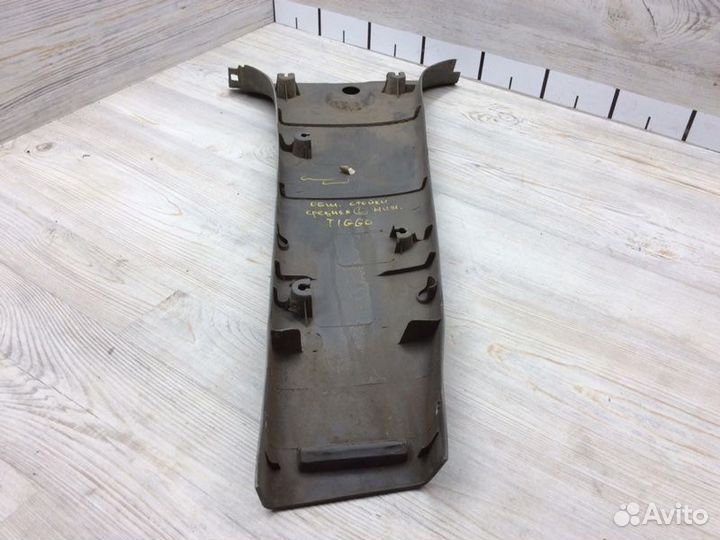 Обшивка средней стойки левая Chery Tiggo T11 4G64
