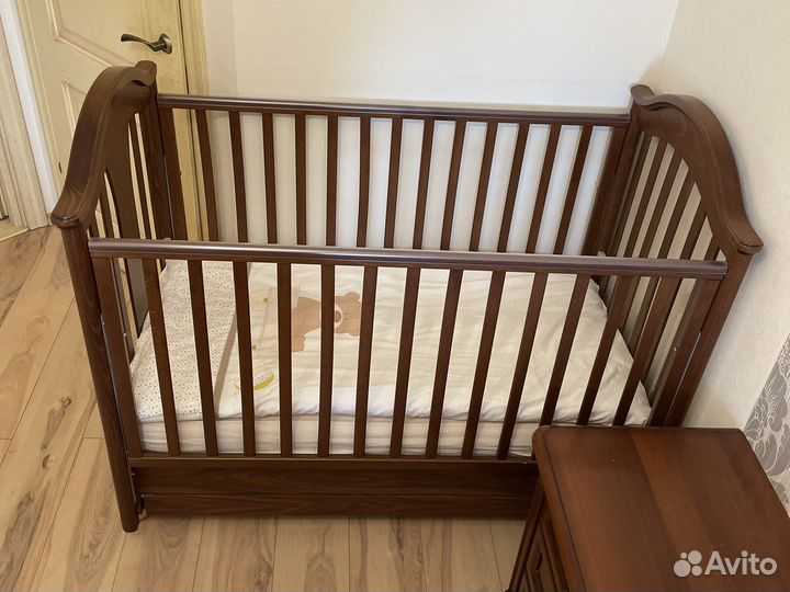 Детская кроватка pali и комод