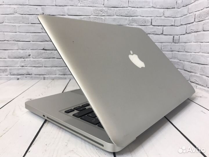 Ноутбук Apple MacBook Pro