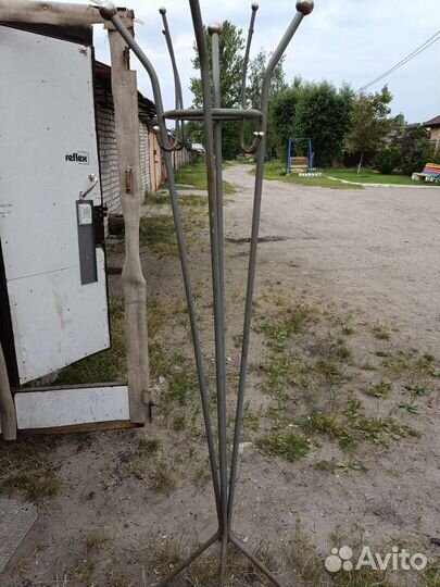 Вешалка для одежды напольная металлическая