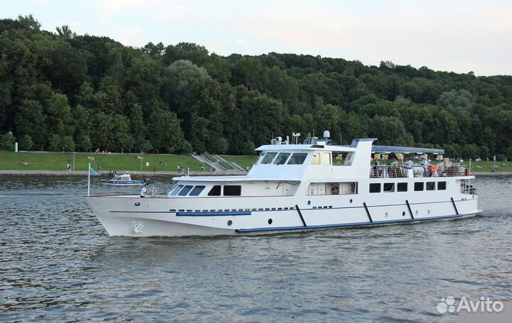 Аренда теплохода в Москве в апреле