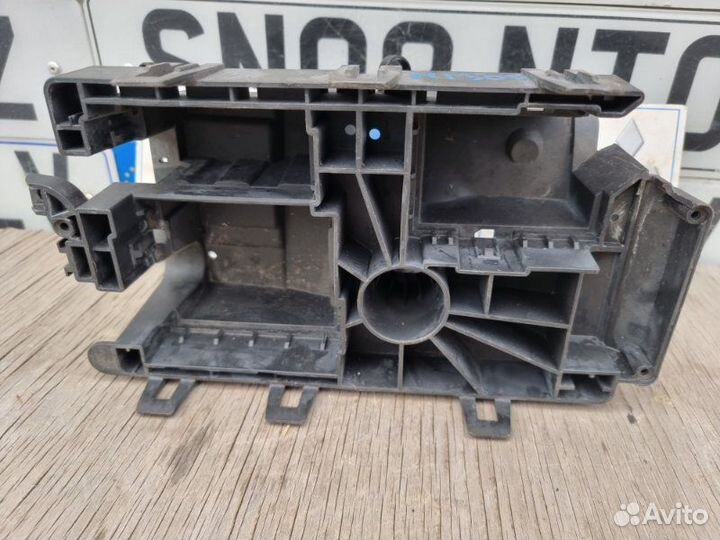 Корпус блока предохранителей Chevrolet Cruze седан