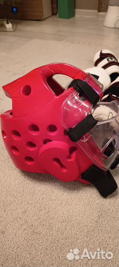 Шлем с маской для тхэквондо