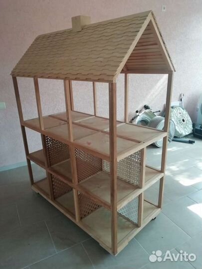 Домик на калёсиках