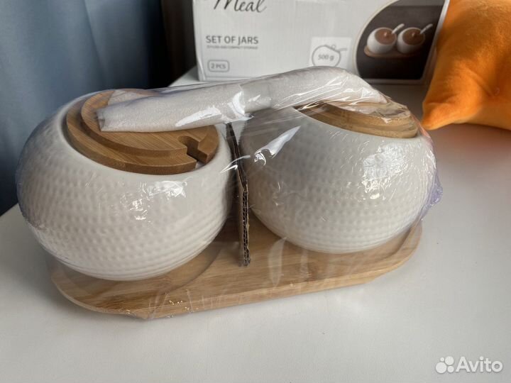 Фарфоровый набор сахарница и чайник Новый