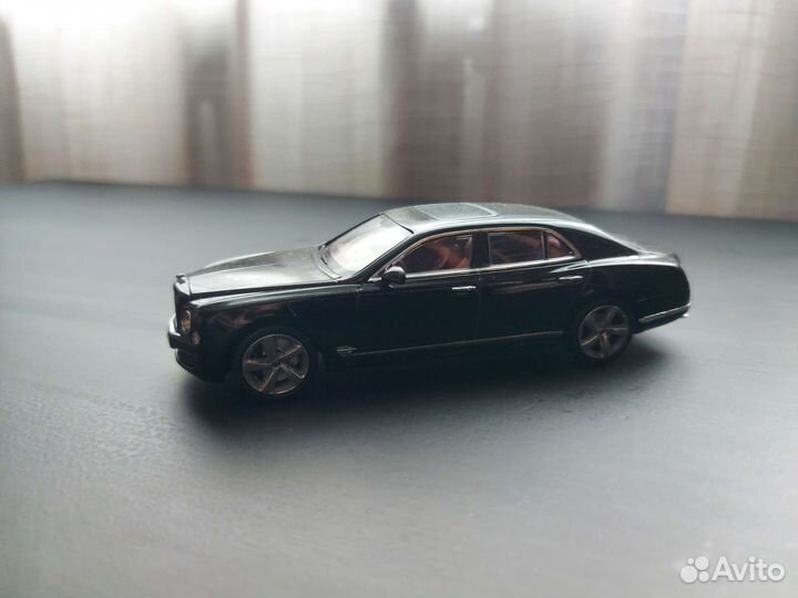 Модель Bentley 1/43