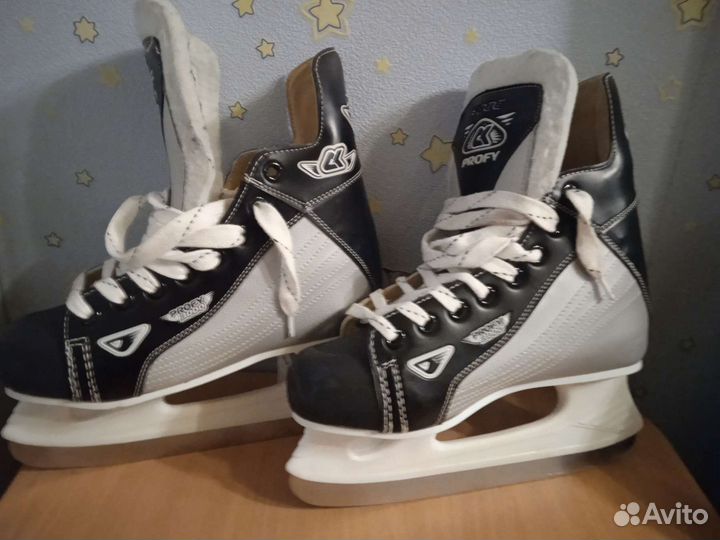 Коньки хоккейные 39 размер