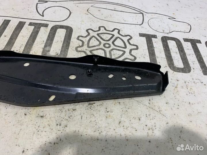 Кронштейн радиатора правый Nissan Juke