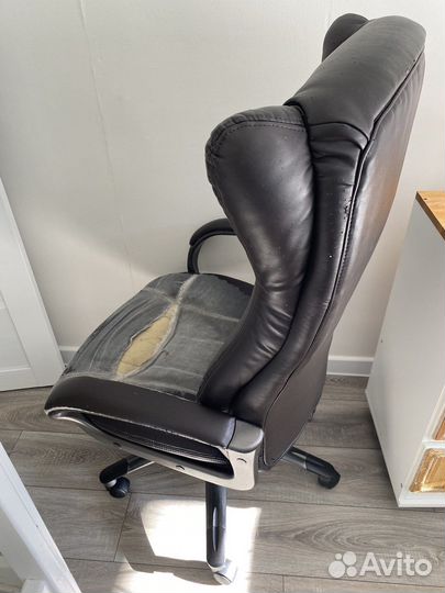 Кресло офисное кожаное