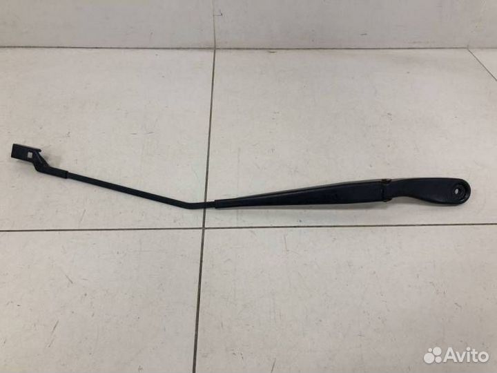 Поводок стеклоочистителя передний правый Volvo C30
