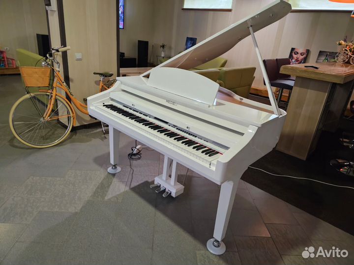 Белый рояль Medeli1000 в аренду