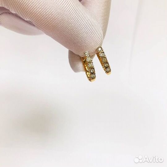 Золотые серьги с камнем