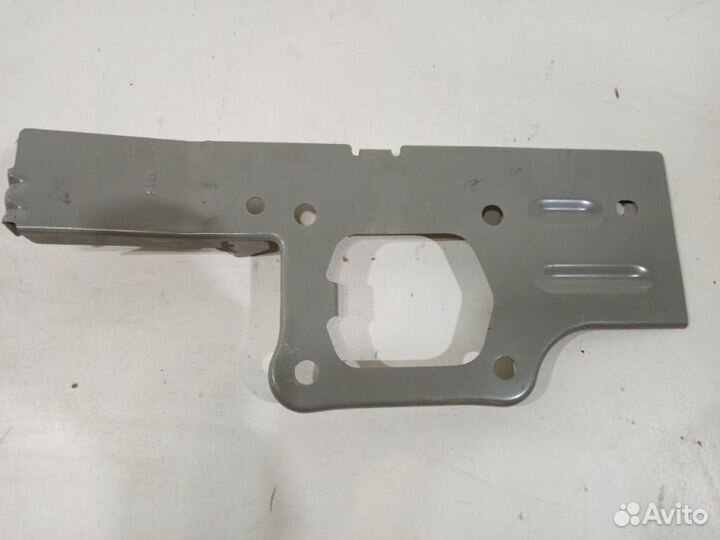 Рамка радиатора передняя левая LADA Vesta 2015