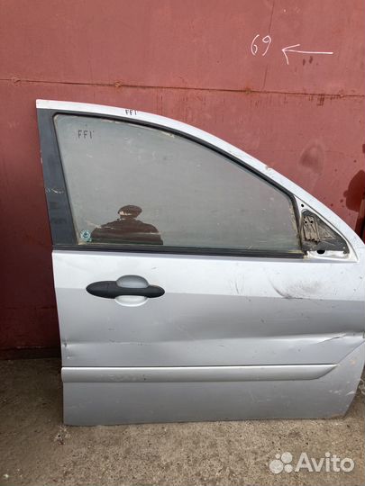 Передняя правая дверь Ford focus 1