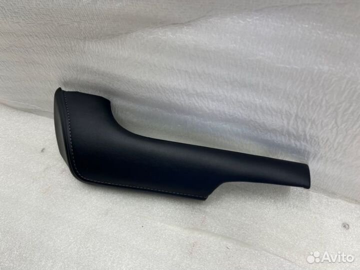 Накладка торпедо правая Toyota Land Cruiser 200