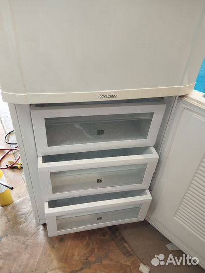 Холодильник Samsung