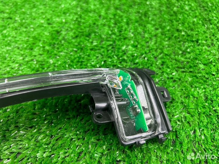 Повторитель в зеркало правый 8K0949102C Audi A3 A4