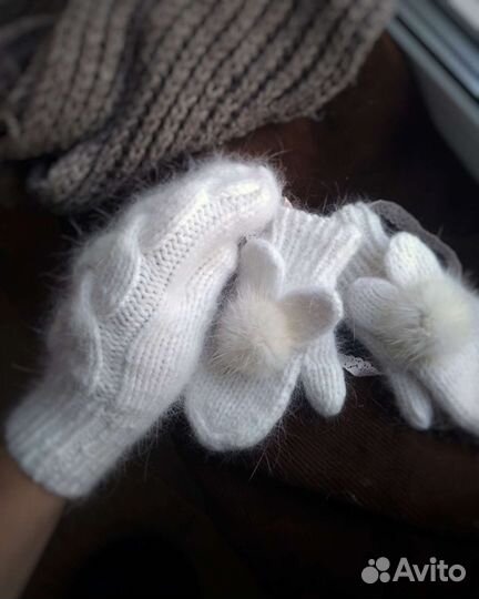 Варежки пуховые детские с ушками и помпончиками
