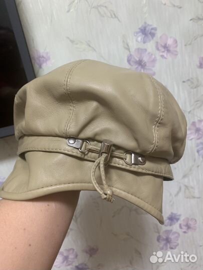 Кепка кожаная женская