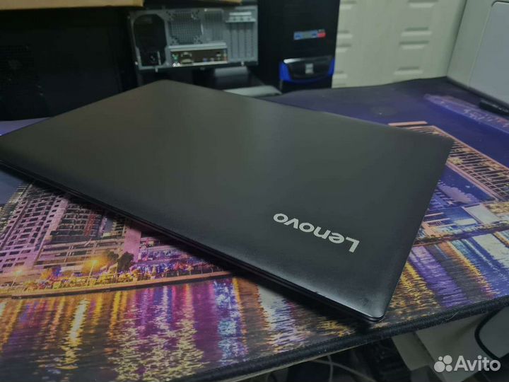 Lenovo i3-8130 8gb 17.3