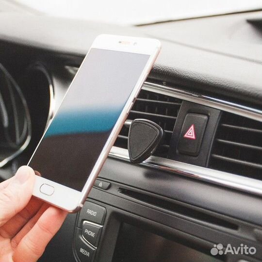 Держатель для телефона автомобильный магнитный