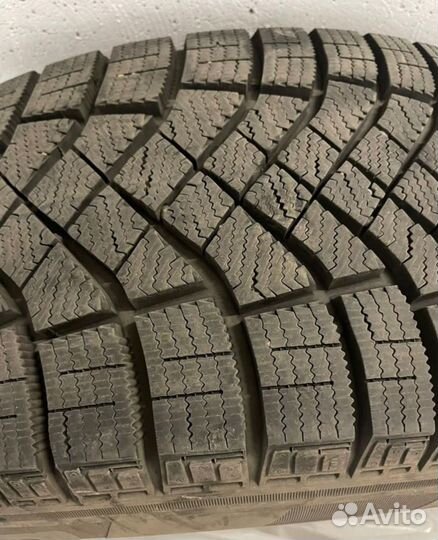 Pirelli Winter Ice Zero 21.5/60 R16