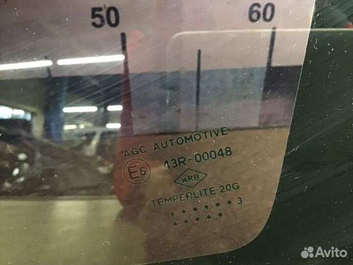 Стекло кузовное глухое правое Renault Duster I 201