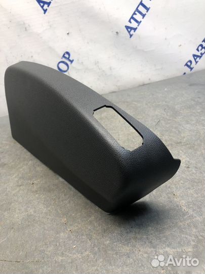 Накладка сиденья передняя правая Nissan Almera G15