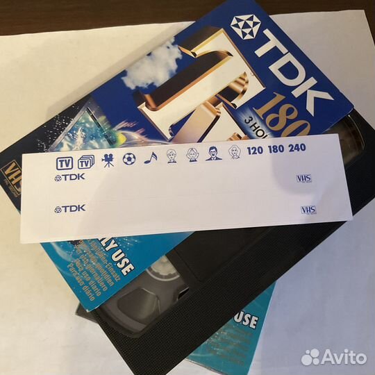 За 3-шт VHS кассеты запечатаны, новые
