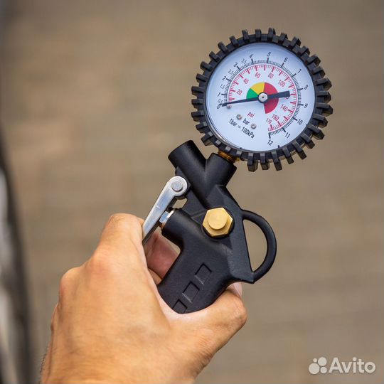 Пистолет для подкачки шин машины с манометром 10ат