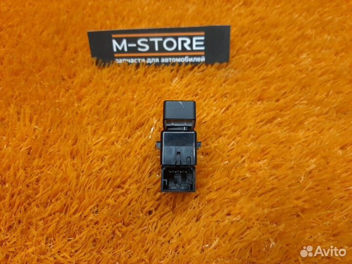 Кнопка центрального замка задняя левая Volkswagen