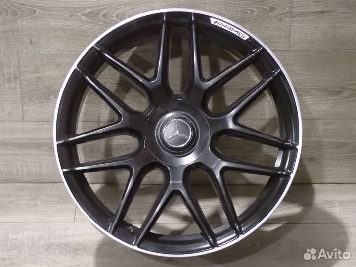 Два задних диска R20 на Mercedes W222