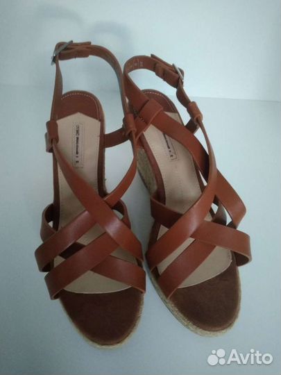 Босоножки новые