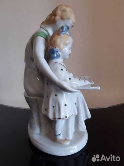 Статуэтка фарфоровая 