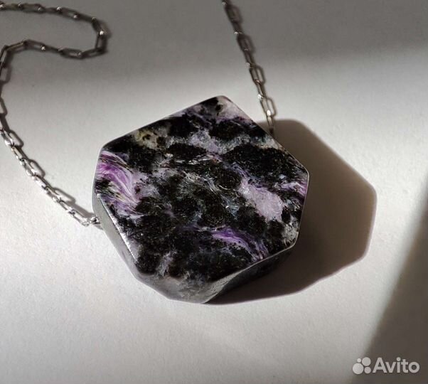 Стильный кулон из Чароита на цепочке