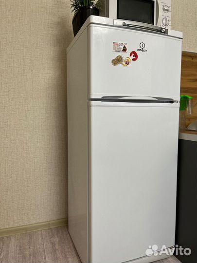 Холодильник бу indesit