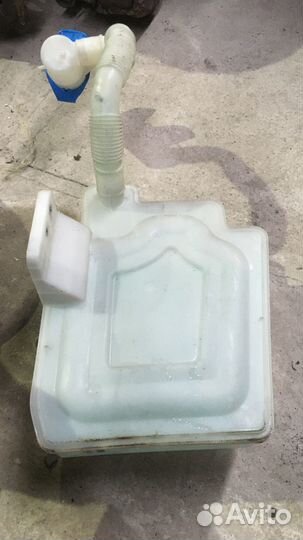 Бачок омывателя Volkswagen Touran 1